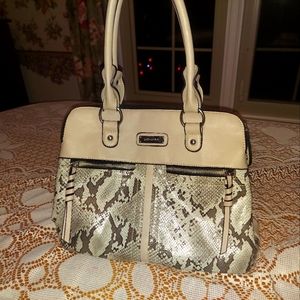 Coco + Carmen light grey snake pattern